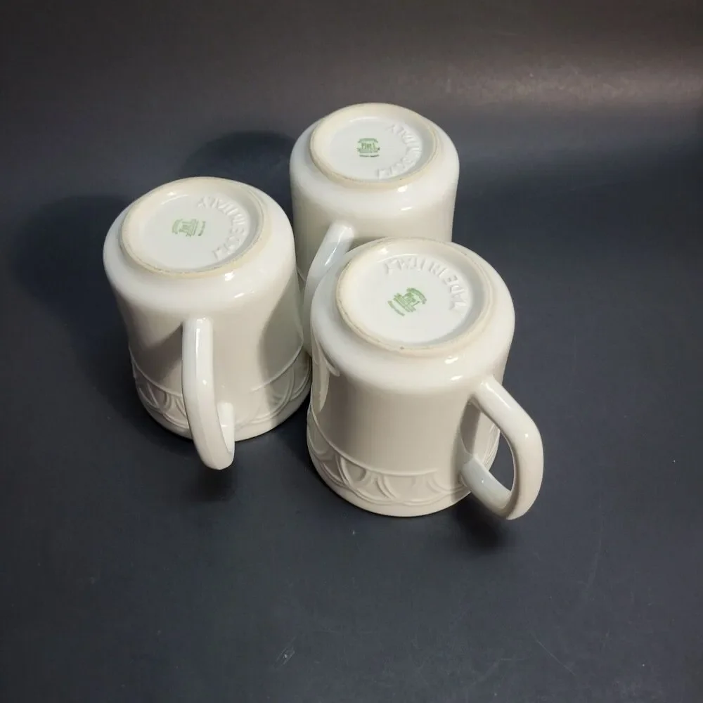 Pier One Import Coffee Mugs Made In Italy White Set Of 3. Glazing